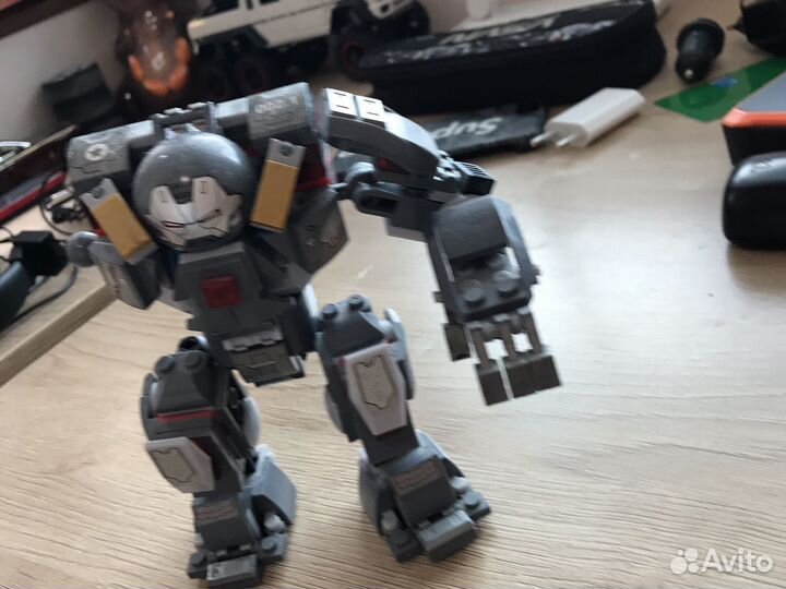 Робот лего