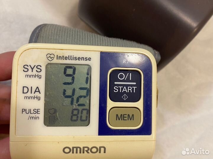 Тонометр на запястье omron r2