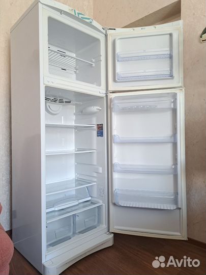 Холодильник бу Indesit