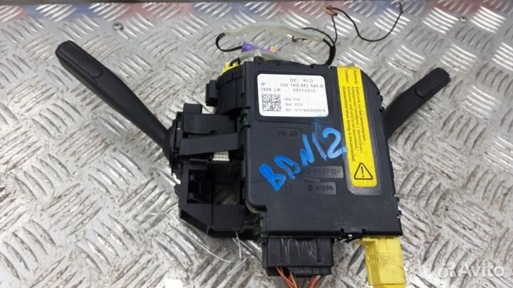 Переключатель поворотов подрулевой Skoda Octavia