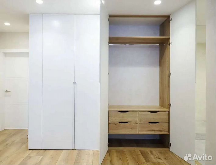 Распашной шкаф в гостиную белый т2311в130