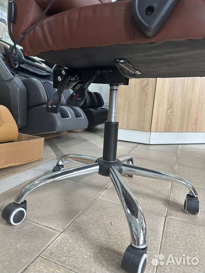 Офисное кресло руководителя