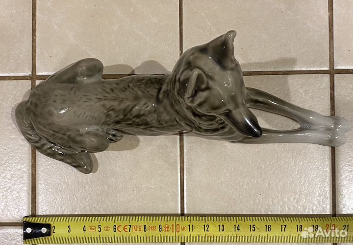 Фарфоровая статуэтка 