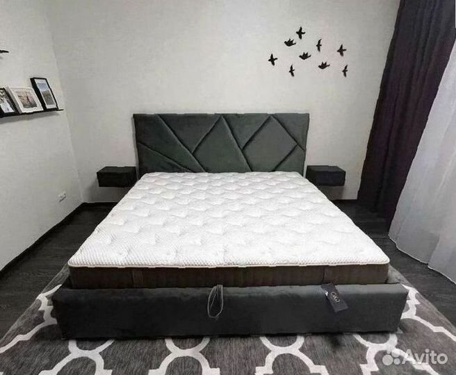 Кровать с мягким изголовьем