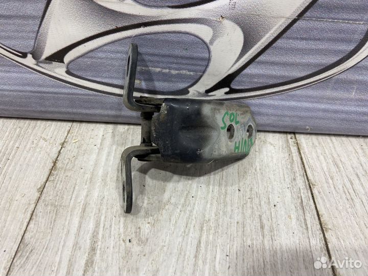 Петля двери Hyundai solaris Лев