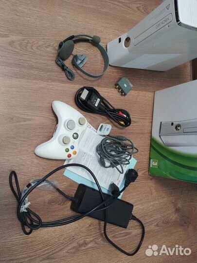 Xbox 360 прошитый freeboot 1Tb + 26 игр