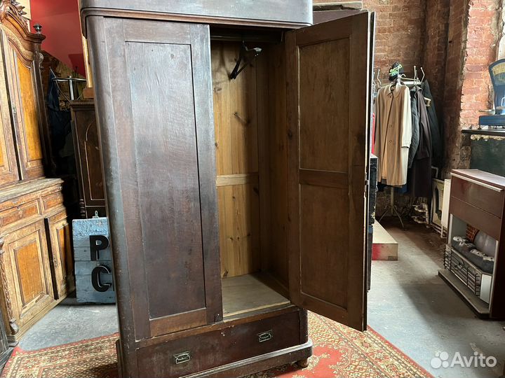 Шкаф бельевой старинный