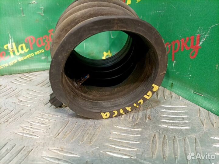 Патрубок воздушного фильтра Chrysler Pacifica