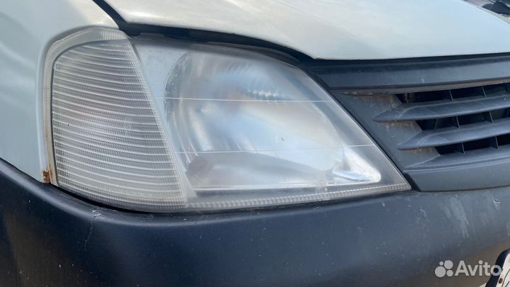 Фара правая Renault Logan
