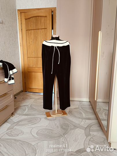 Костюм из велюра черный с отделкой