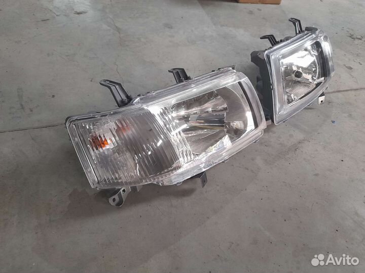 Фара левая,правая toyota probox
