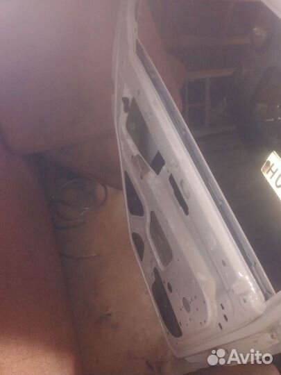 Задняя левая дверь на гранту fl