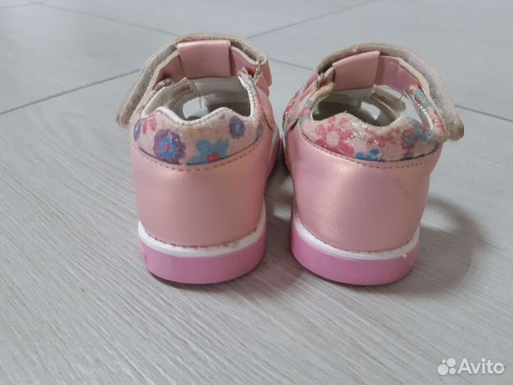 Сандали для девочки