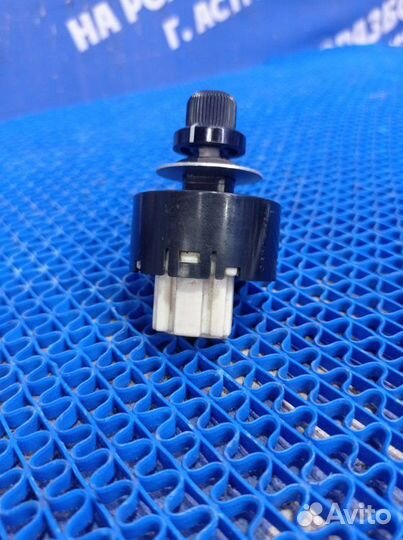 Кнопка корректора фар Mitsubishi Colt купе 1999