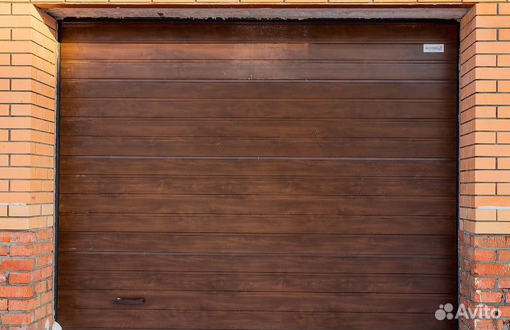 Гаражные секционные ворота Алютех trend