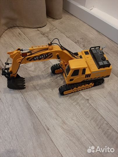 Экскаватор на пульте управления