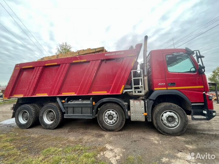 Водитель самосвала