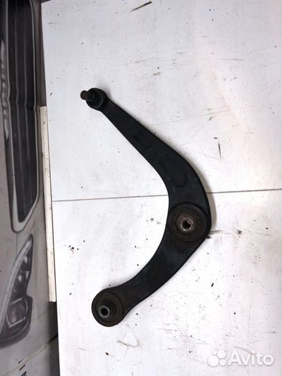 Рычаг подвески нижний передний левый Peugeot 206