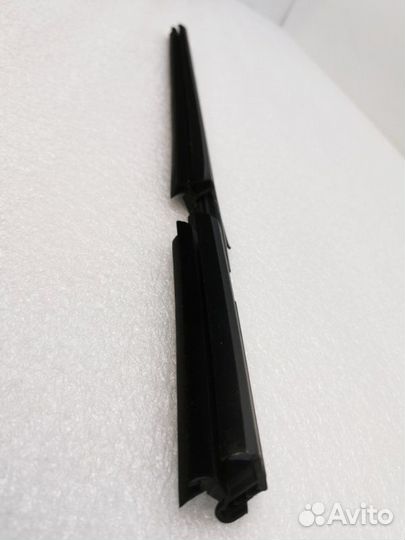 Уплотнитель стекла двери Mercedes-Benz Glc-Class