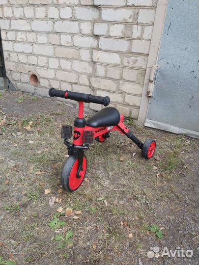 Трехколесный велосипед - беговел