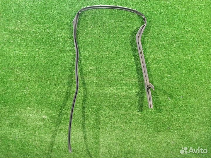 Уплотнитель резинка задний левый Volkswagen Bora