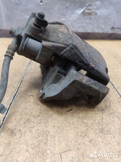 Суппорт передний правый Opel Astra H Z16XE