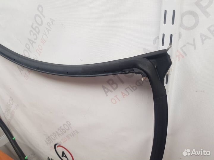 Уплотнитель двери Auris (E15) 2006-2012