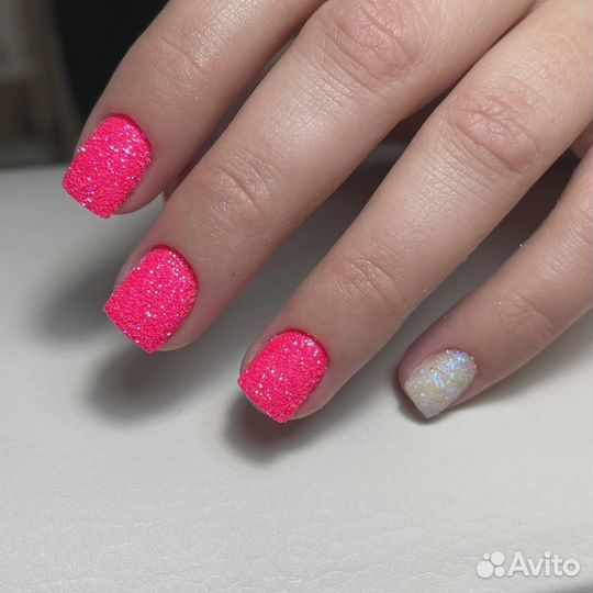 Модель на маникюр