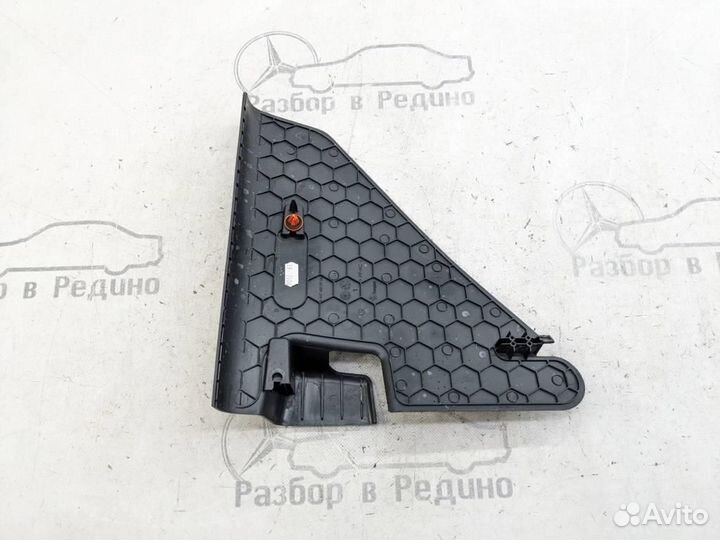 Накладка передней стойки W447 V-class 622.851 2