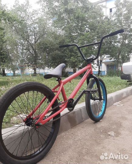 Трюковой велосипед BMX
