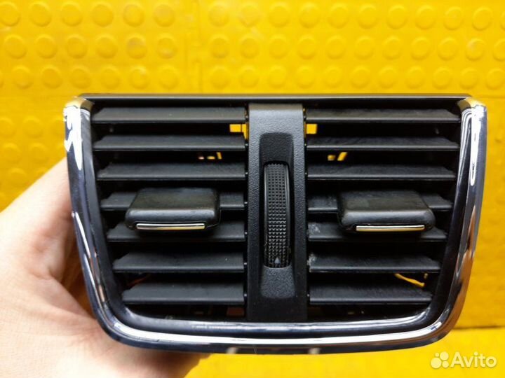 Б/У Дефлектор воздушный Есть дефект, состояние на