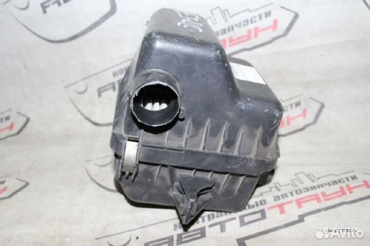 Корпус воздушного фильтра toyota daihatsu duet sir