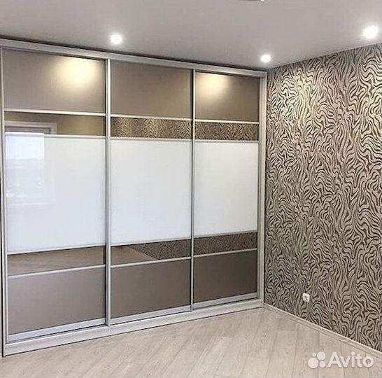 Шкаф с зеркалом