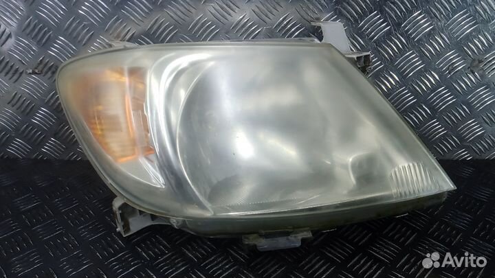 Фара правая Toyota Hilux Pick Up
