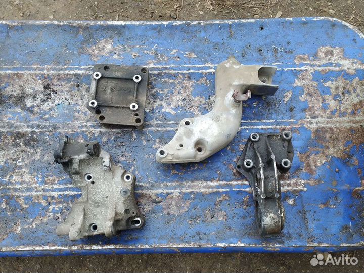 Кронштейны подушек двигателя peugeot 206