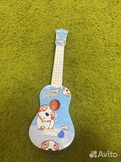 Игрушечная гитара