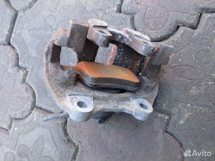 Суппорт задний левый w211 E-class 272.972 2008