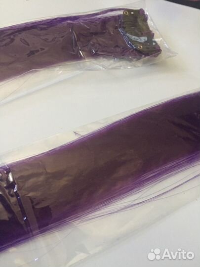 Фиолетовые пряди на заколке