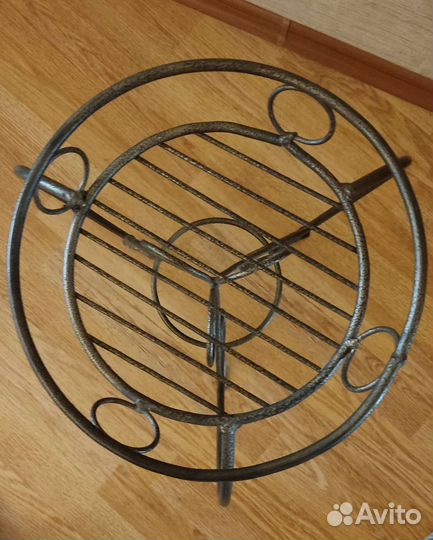 Подставка под цветы металлическая