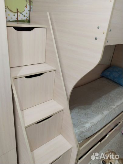 Детская двухъярусная кровать