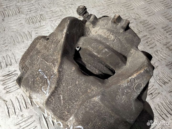 Суппорт передний правый Renault Megane III