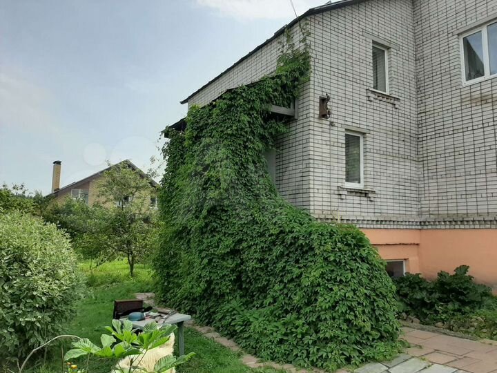 Коттедж 250 м² на участке 6 сот.