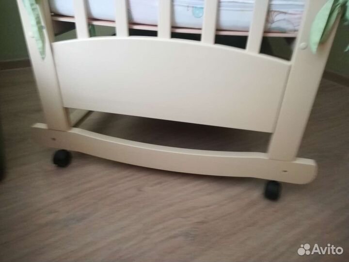 Детская кроватка с матрасом