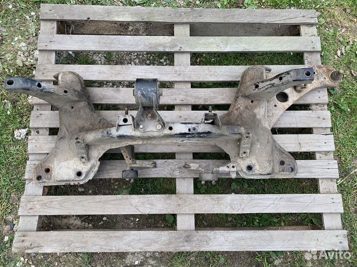 Подрамник передний Mazda 626 GE