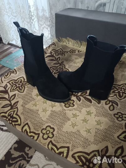 Шапка женская, сапоги, полусопоги