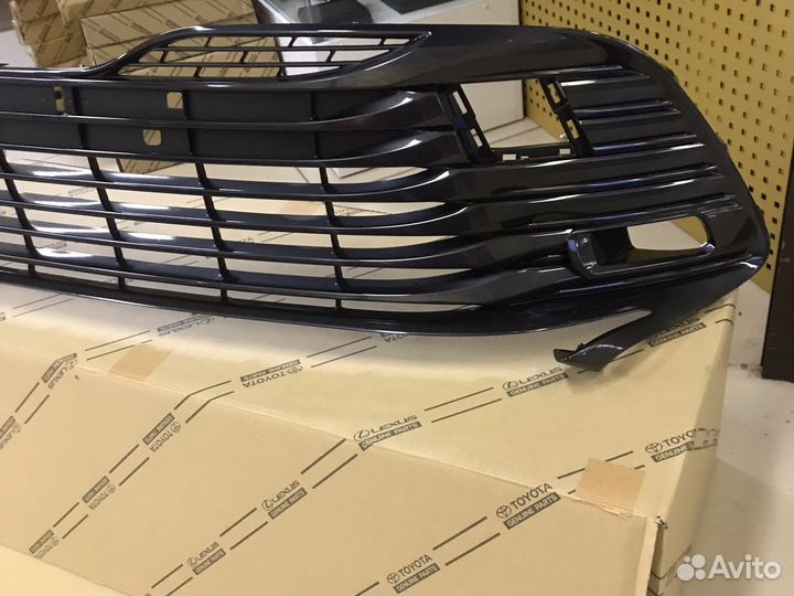 Нижняя решетка переднего бампера Toyota Camry 70