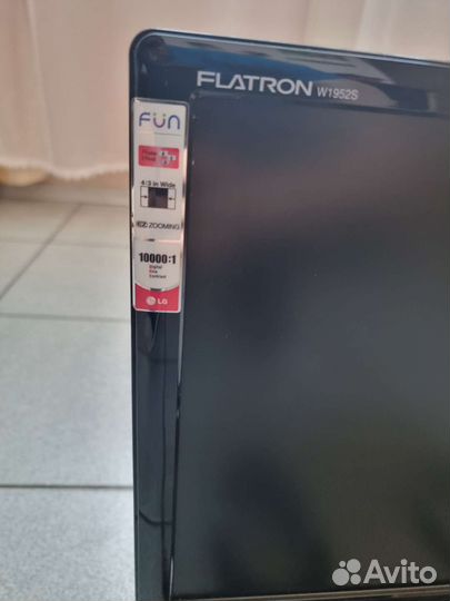 Монитор LG flatron W1952S