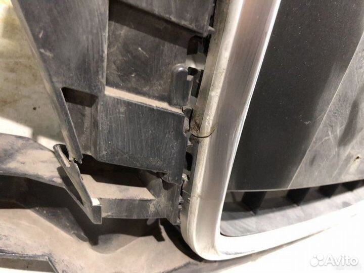 Решетка радиатора Audi Q3