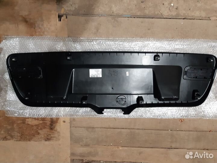 Обшивка крышки багажника Volkswagen Jetta 6