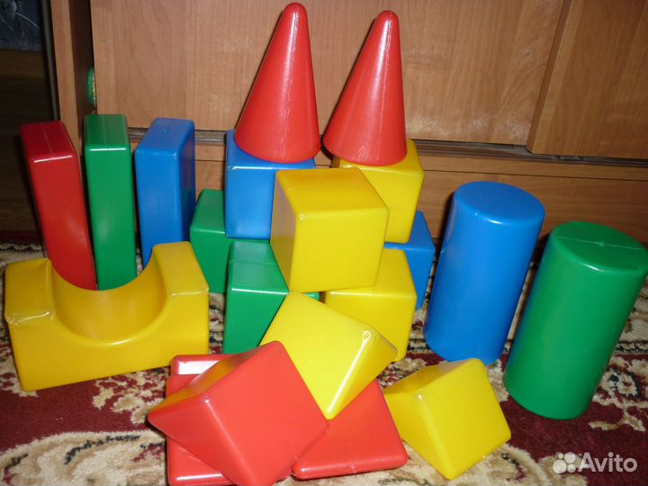 Детские игрушки кубики и кегли для боулинга